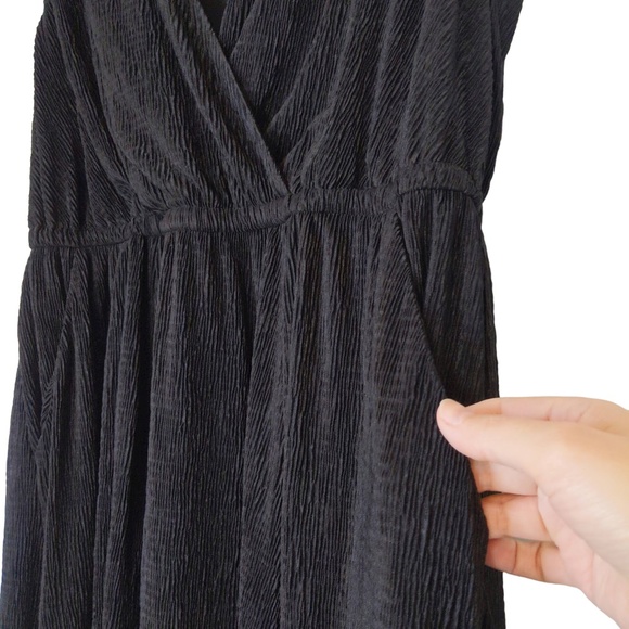 Torrid Black Sleeveless Crinkle Skater Wrap Midi Dress - Picture 7 of 10